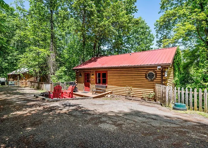 Romantic Log Cabin With Hot Tub