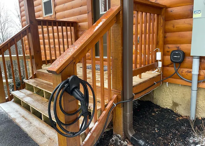 Mountains R Calling, Cozy Hideaway, King Beds, Hot-Tub, Arcade, Ev Ready
