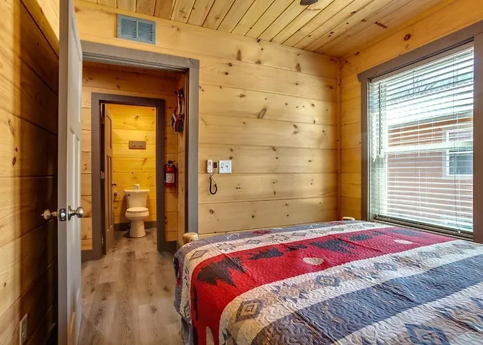 Dancing Bear Cabin- Relax & Enjoy!